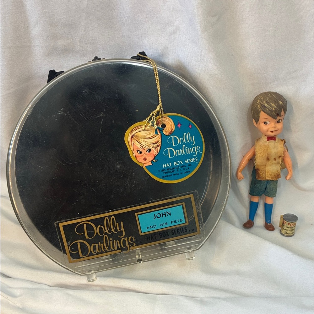 Hasbro Dolly Darlings Hat Box Series with Doll and Accessories